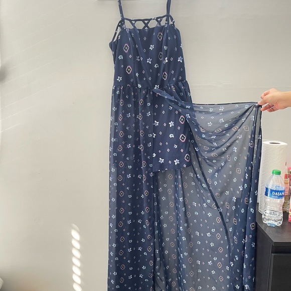 DRESSES - Picture 4 of 8